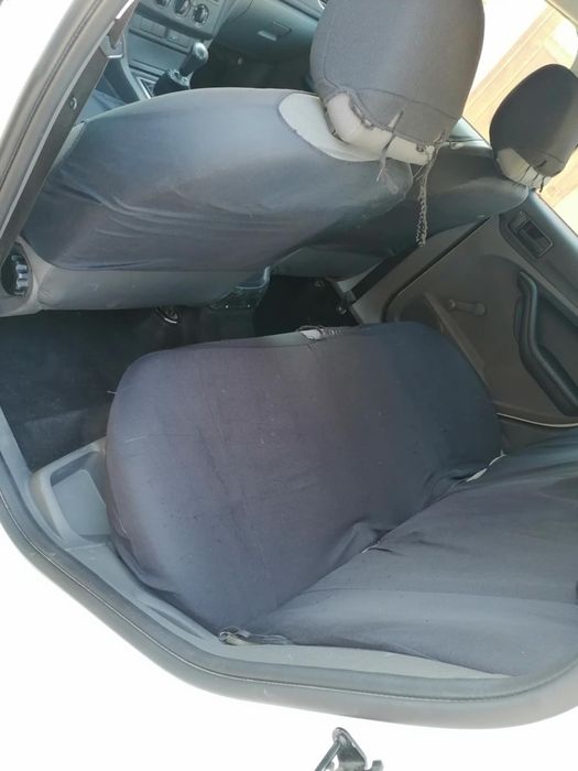 Vând Ford Focus 1.4 benzină.