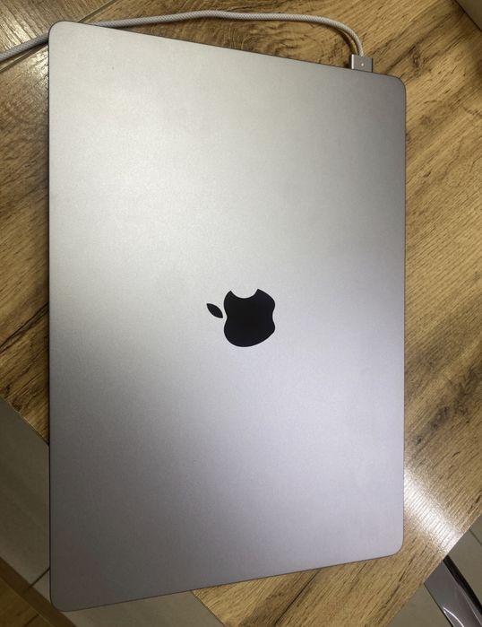 Продам ноутбук macbook m2  2022 года