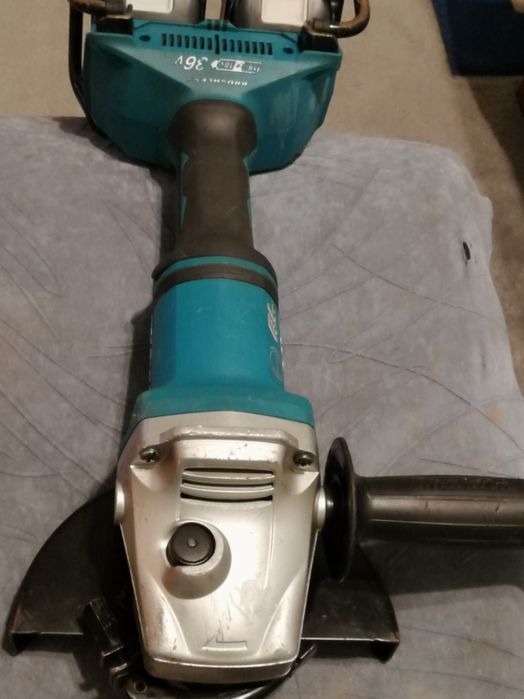 Безчеткова Makita DGA 700