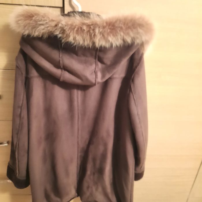 Scurta dama cu gluga