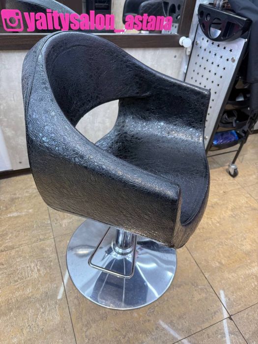 Продам кресла парикмахерские