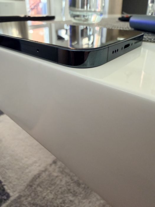 IPhone 12 изключително запазен