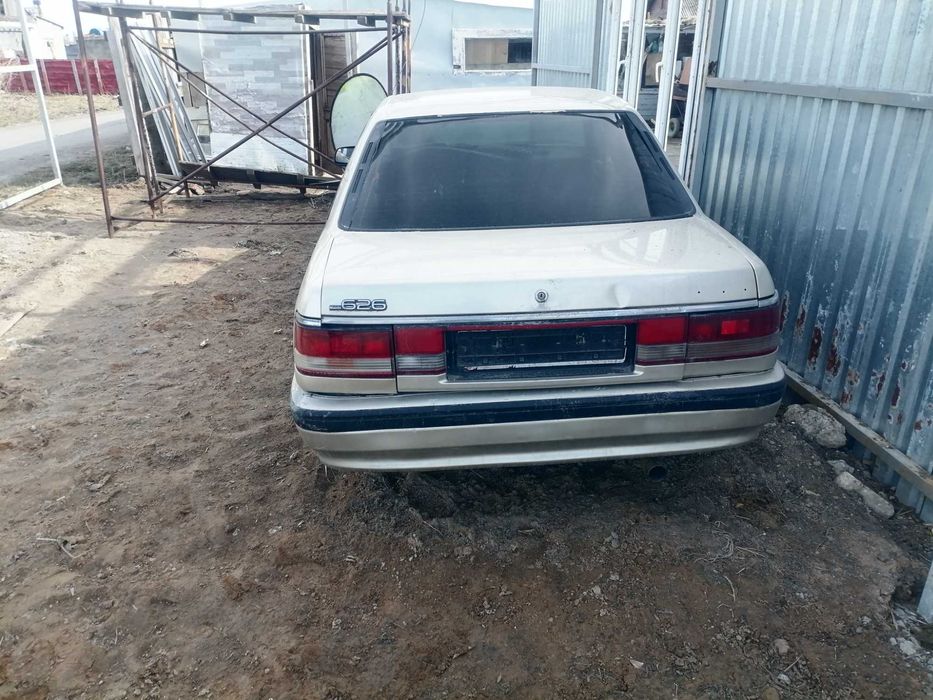 Продам мазда 626 на запчасти