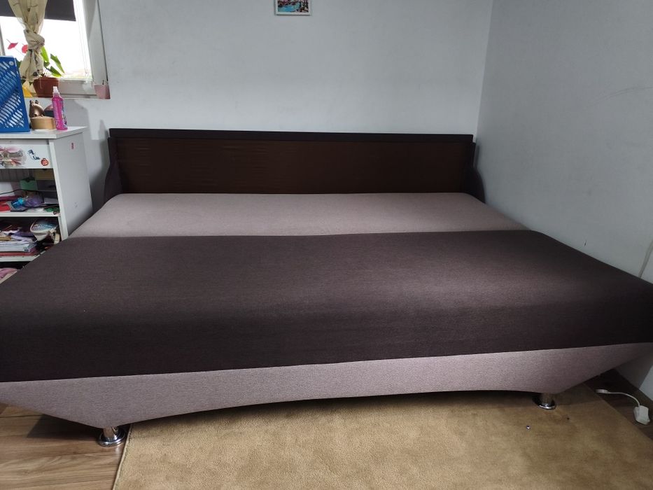 Canapea extensibila cu lada de depozitare
