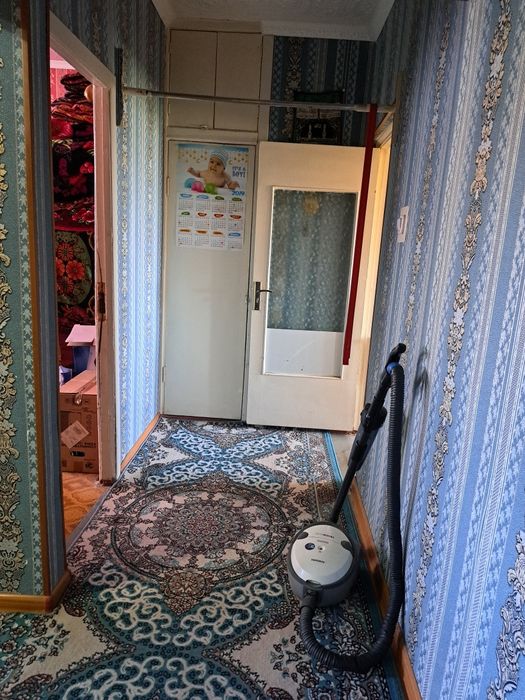 4 xona kvartira sotiladi