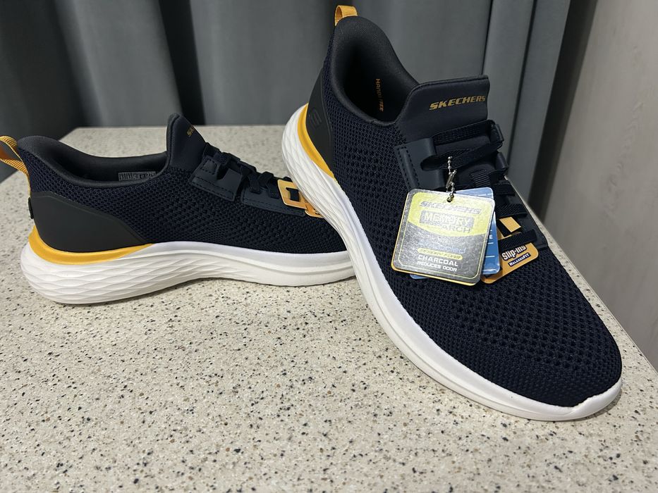 Skechers оригинальные, заказал на pindupduo, мне на 1 размер большие.