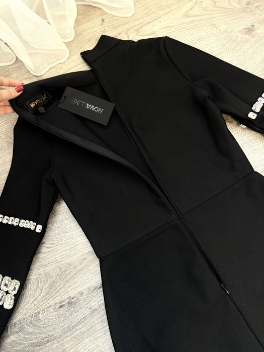 Рокля от Fashion Nova М размер но отговаря на С