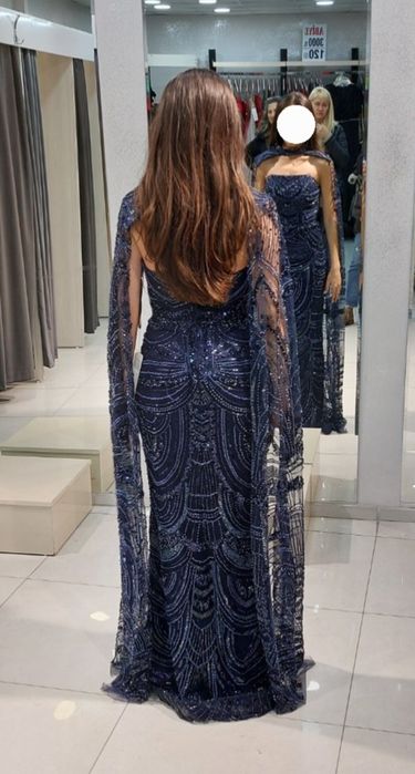 Чисто нова бална рокля