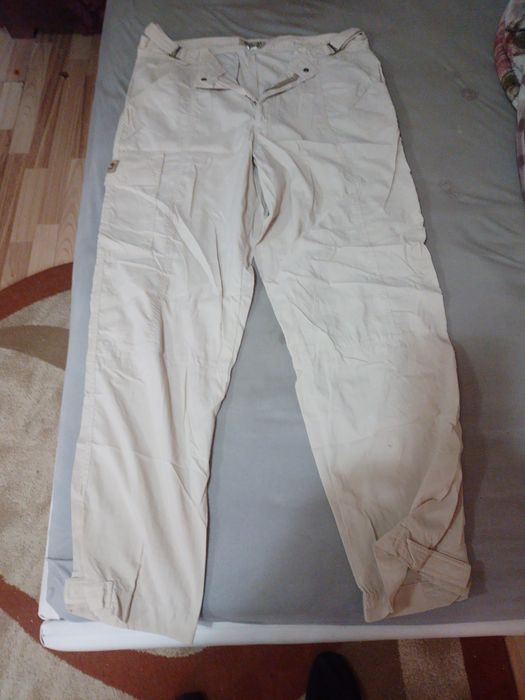 Pantaloni vara diferiti