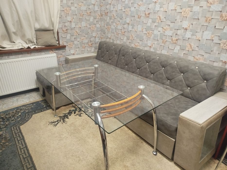 Срочно!! Стеклянный стол с 6 стулами