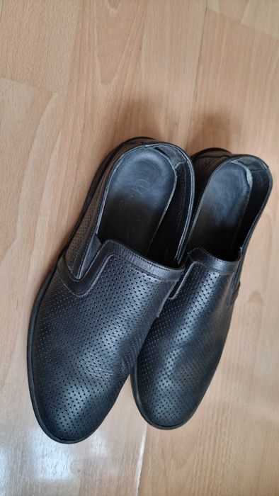 Продам туфли на подростка 42