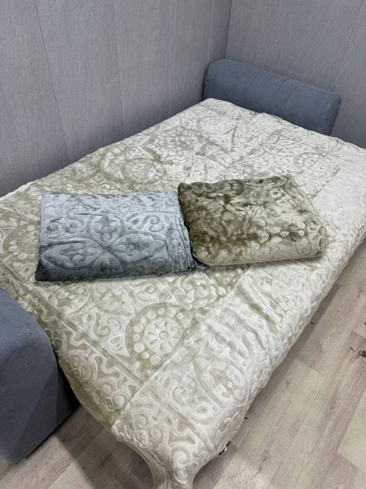 2 шт екі жақты плед сатылады.размері 160/200