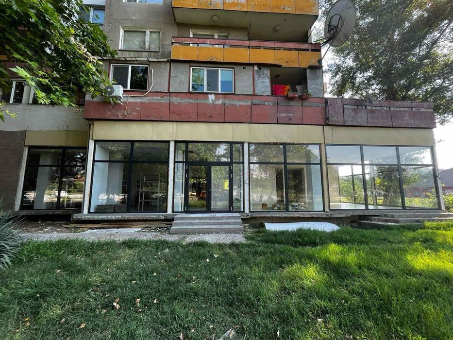 Продава се Магазин в Козлодуй - 275 кв.м за 1419 €/кв.м - Снимка #1
