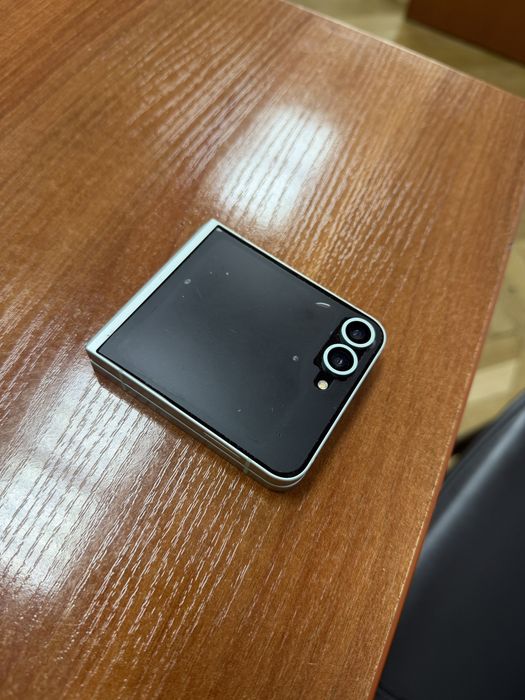 Продам Samsung Z Flip 6