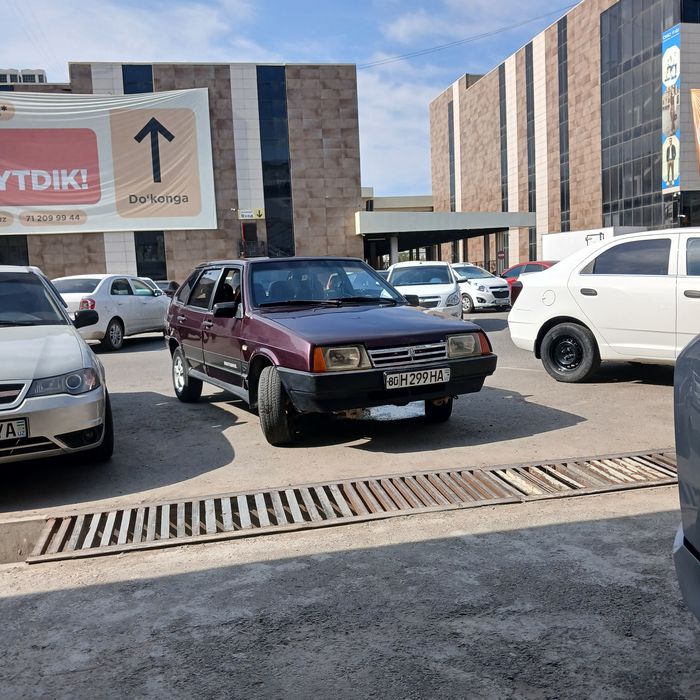 Lada 2109 в хорошем состоянии вишнёвого цвета
