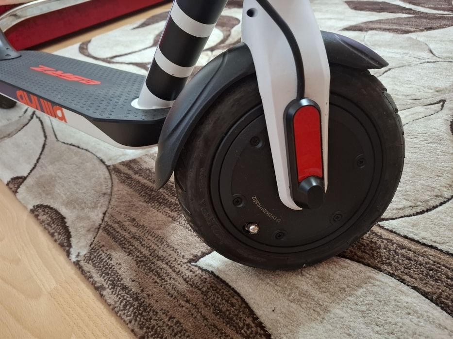 Vând trotineta electrica Aprilia