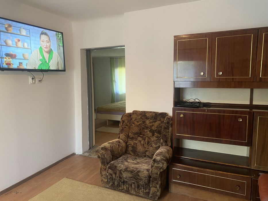 Ofer spre inchiriere casa in Ineu