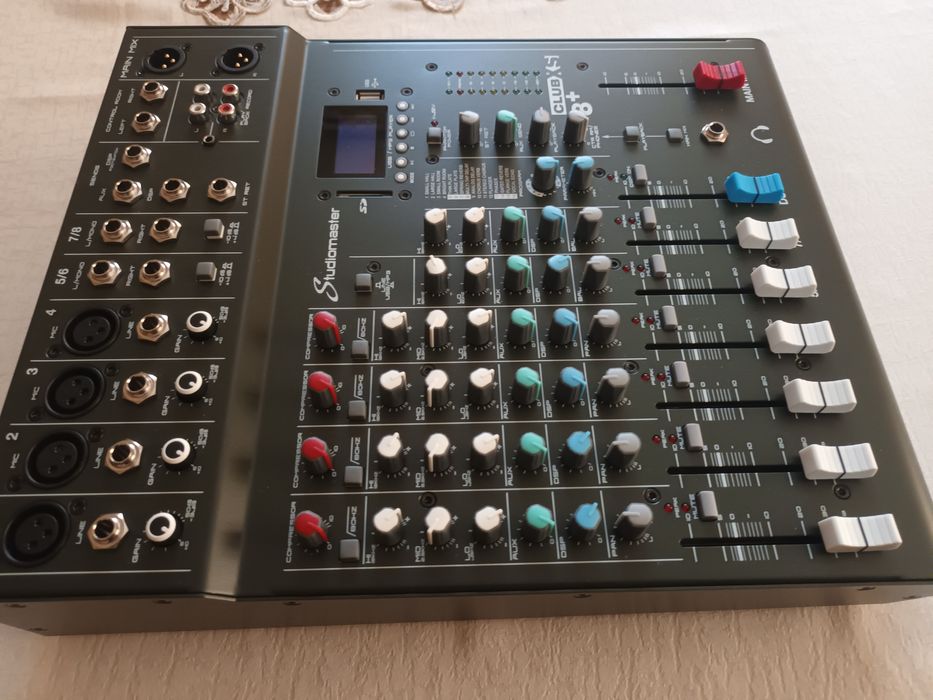 Vand mixer audio Master Audio Club XS 8  cu procesor de voce absolut n