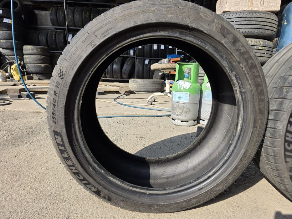 Vând 2 anvelope vara 255 40 R18 Michelin