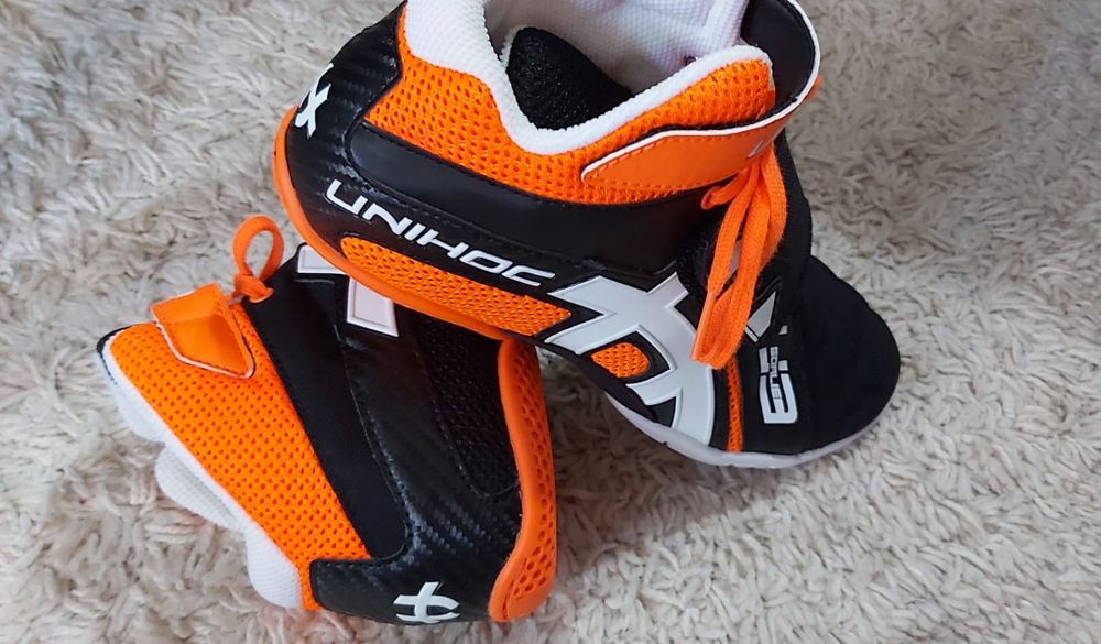 Adidași unihok noi.