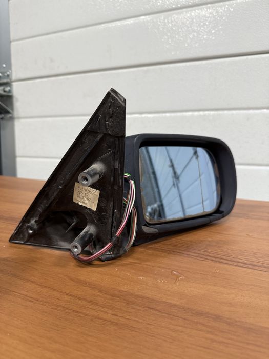 Правое боковое зеркало на бмв е38