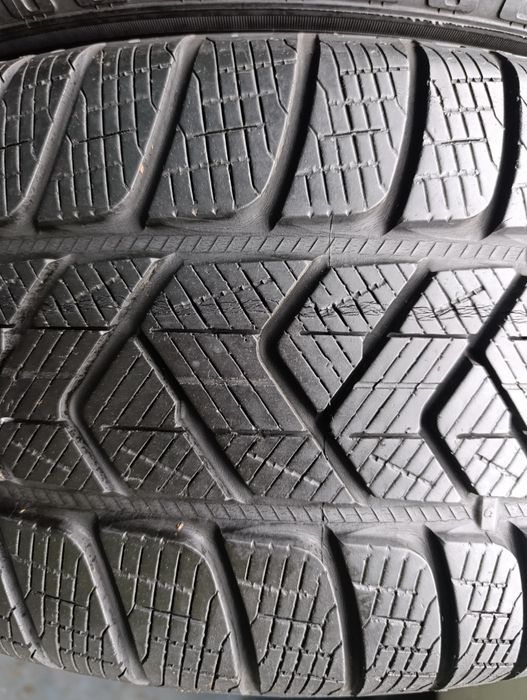 Anvelope de iarnă 235 60 18 Pirelli