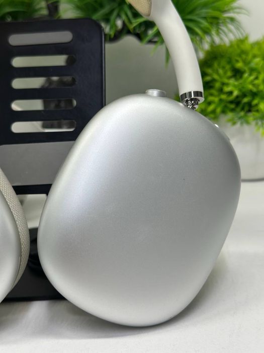 AirPods Max  Комплектация: чехол;