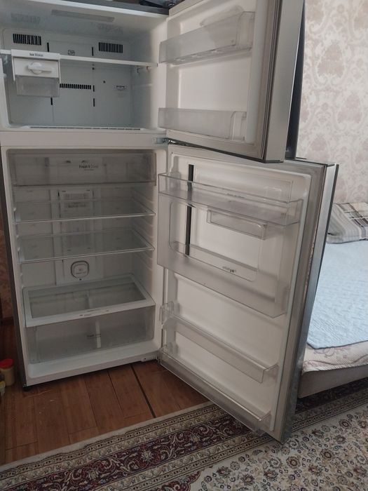 Холодильник LG большой