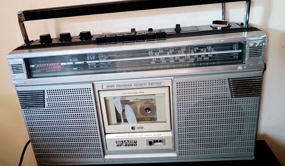 Radiocasetofon Sharp GF 6060,complet si functional