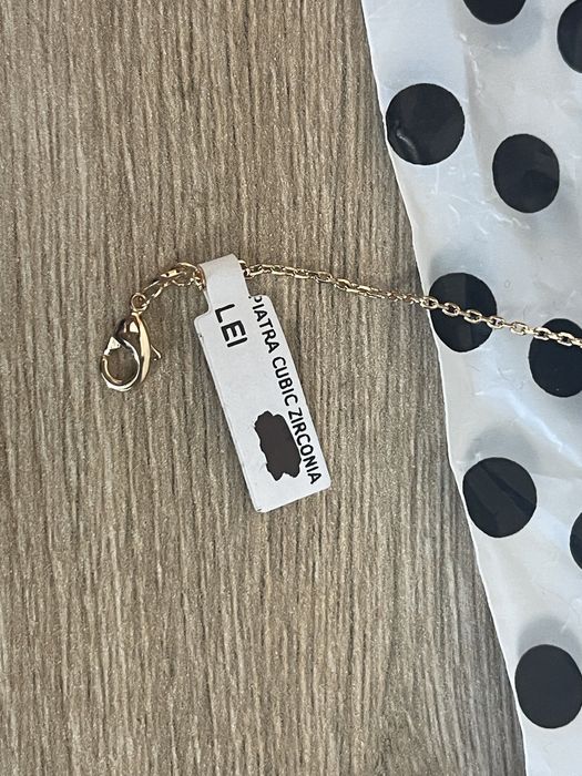 Set cadou cu etichetă Brățară și Cercei placat cu Aur