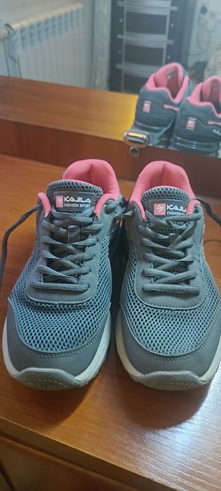 Кроссовки женские 38 размер маломерки  б/у.