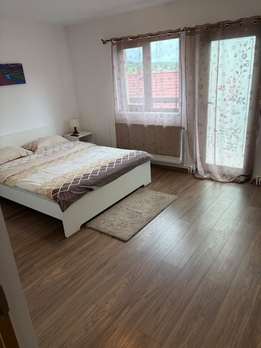 Inchiriez 4 camere