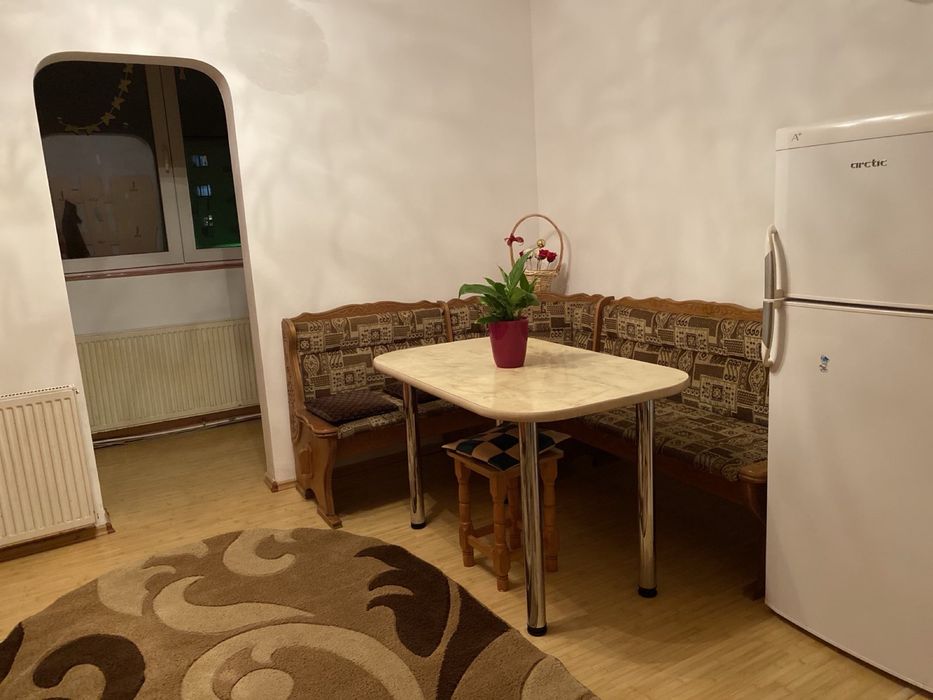 Inchiriez apartament cu 2 camere+ bucatarie