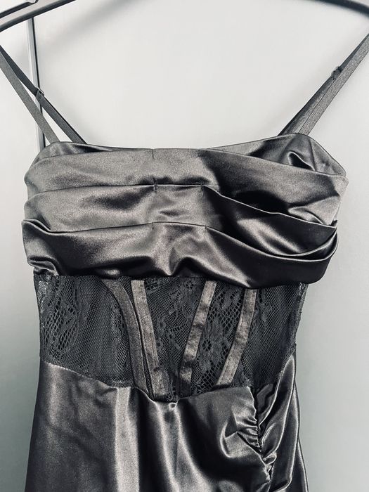 Rochie neagra eveniment