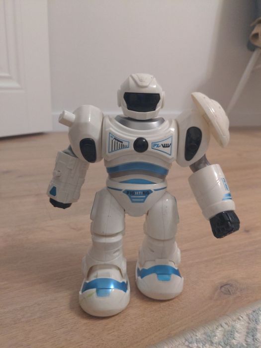 Робот на батарейке