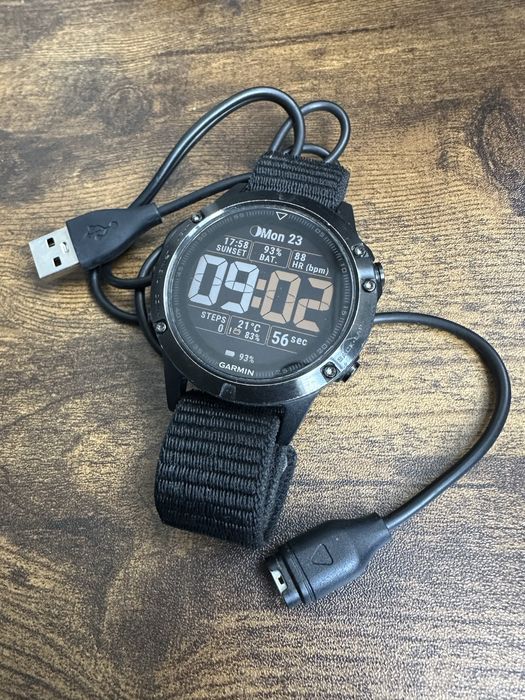 Garmin Fenix 5 in stare perfecta de functionare + incarcator si curea