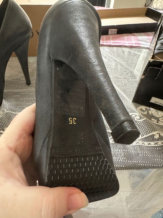 Нови обувки на символични цени