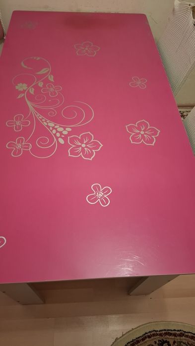 Стол с табуретками