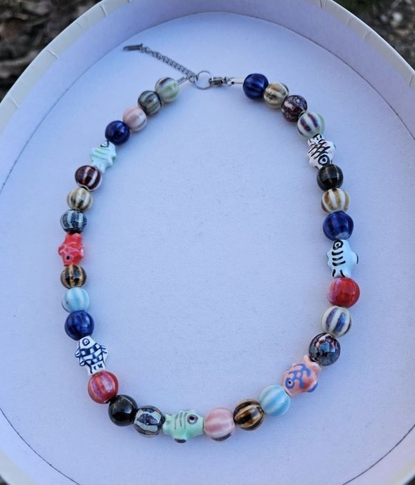 Coliere handmade cu maci/mărgele