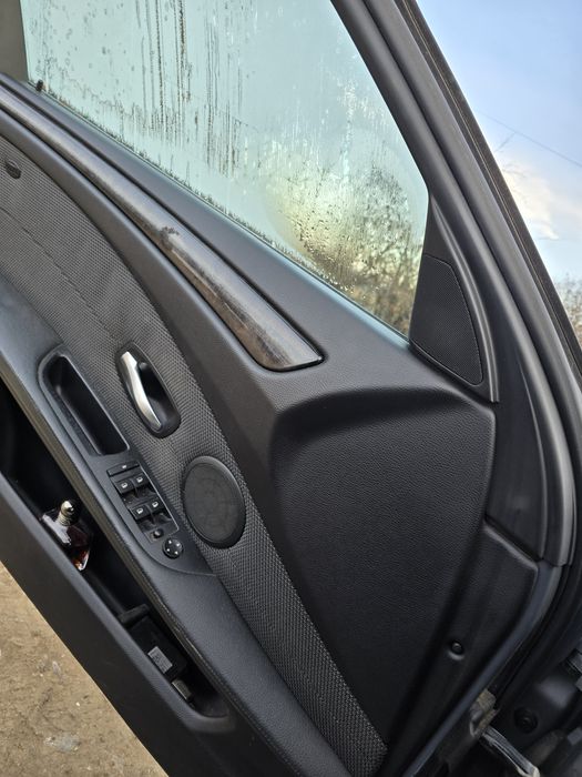Bmw e60-An- 2009
-Motor- 2.0 d 177 cai
- Cutie manuală 
-Kit M pus de