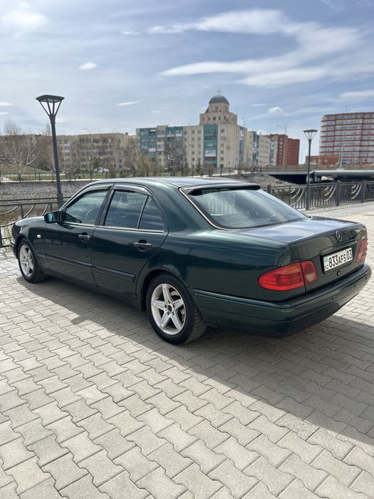 Mercedes Мерседес Е-200