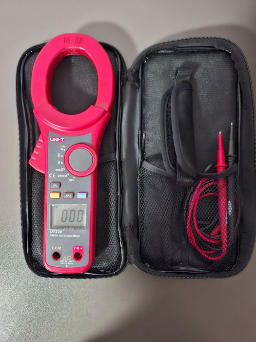 Clește ampermetric digital UNI-T UT220.