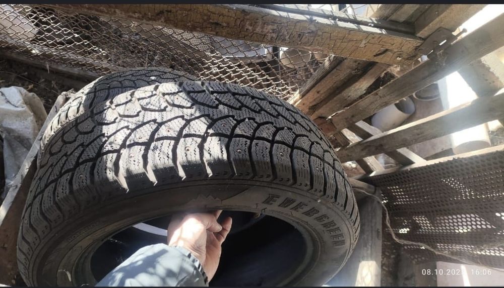 Продам комплект зимних шин