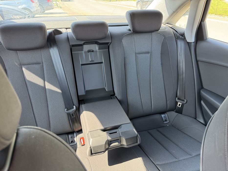 Vand Audi A4 35 TFSI , Benzina mild hybrid, an 2023, 22000 km, unic proprietar