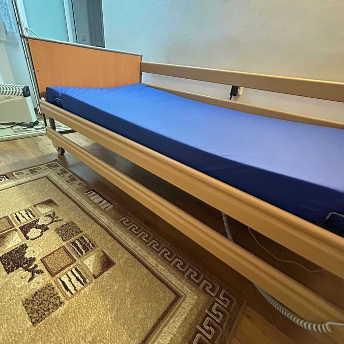 Pat electric medicinal cu telecomanda reglabil pe sectiune si inaltime