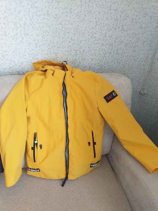 Продам ветровку (куртку)