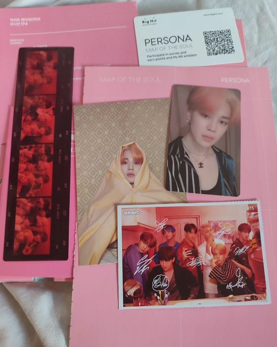 Кпоп албуми на KARD "You & me" и на BTS "Persona"