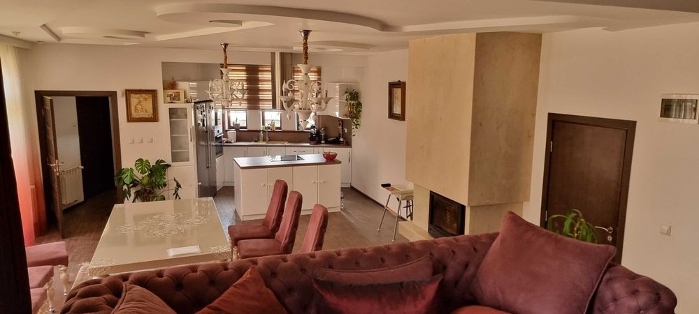 1829-Продава се двуетажна луксозна къща в кв. "Варош"