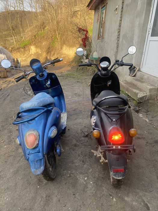Vand doua scutere eletrice in stare pefecta