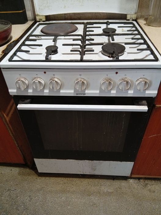 Продам газовую плиту